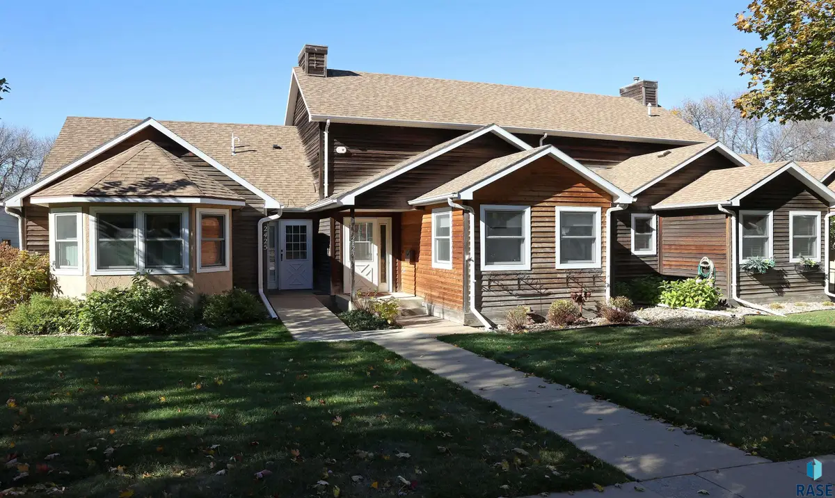 2423 S Center Ave, Sioux Falls, SD 57105 - #1