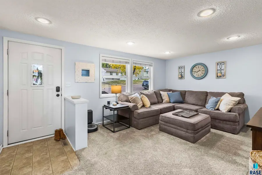 3801 E 24th St, Sioux Falls, SD 57103 - #3