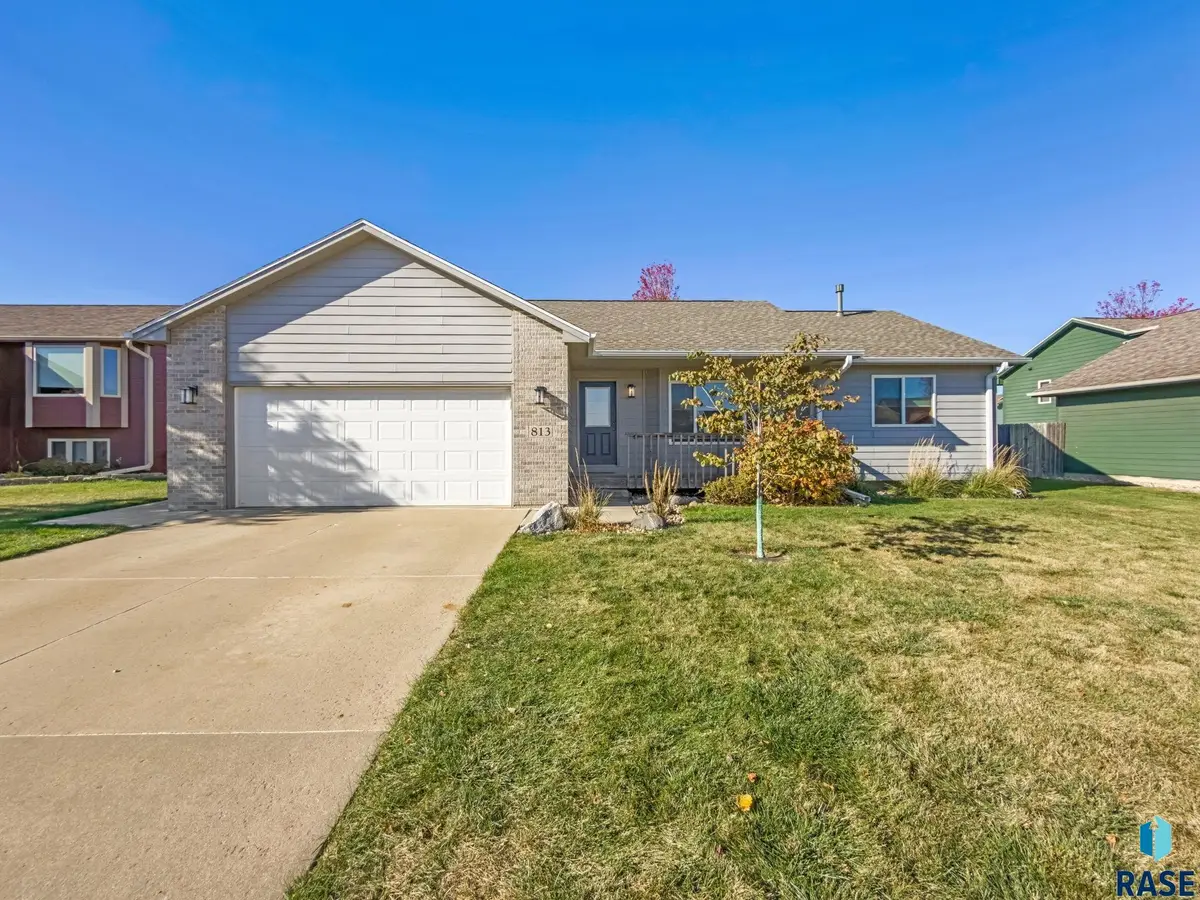 813 S Clearbrook Ave, Sioux Falls, SD 57106 - #1