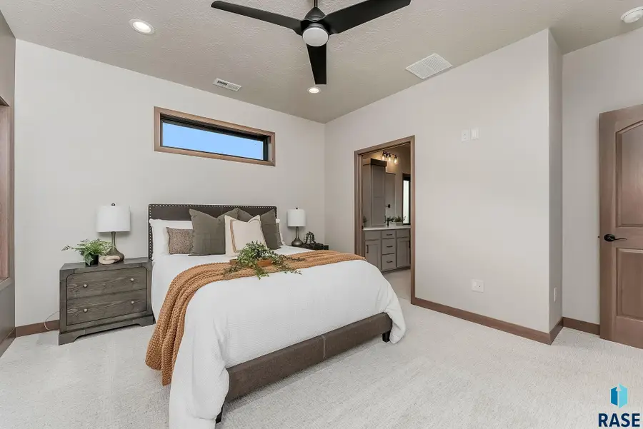 414 N Almond Ave, Brandon, SD 57005 - #3