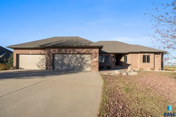 47198 Bakker Cir, Sioux Falls, SD 57108
