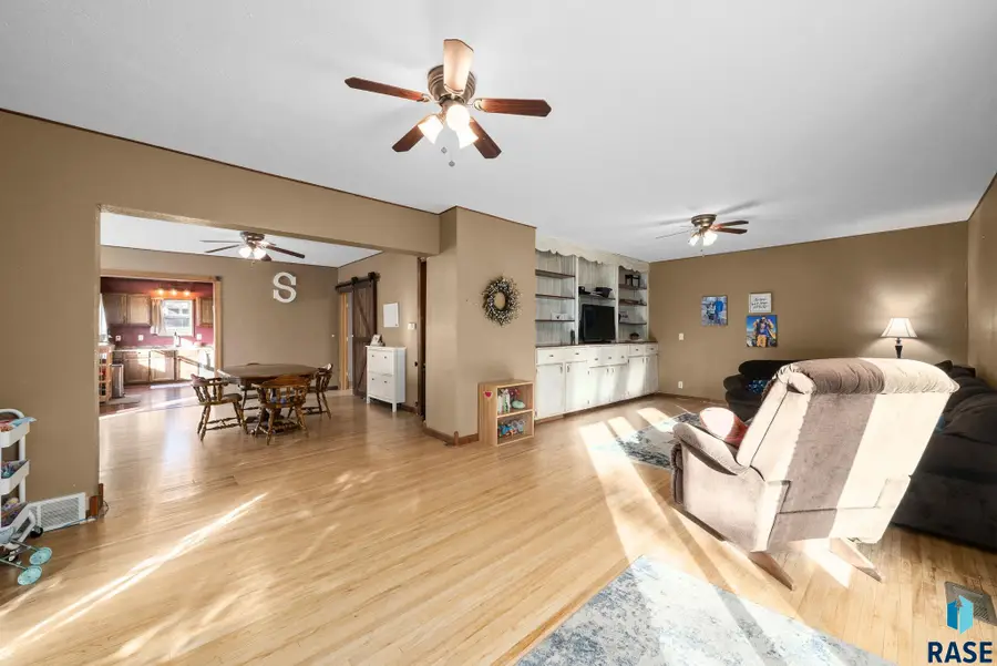 500 W Spruce St, Beresford, SD 57004 - #2