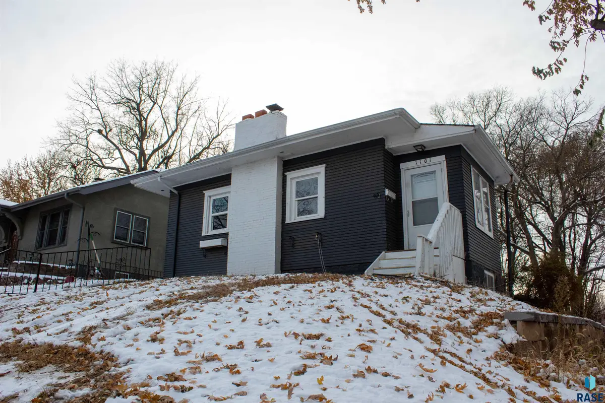 1101 S 6th Ave, Sioux Falls, SD 57104 - #1