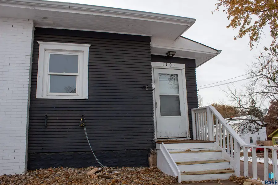 1101 S 6th Ave, Sioux Falls, SD 57104 - #2