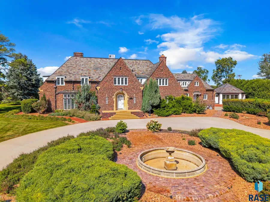 1 W Penmarch Pl, Sioux Falls, SD 57108 - #2