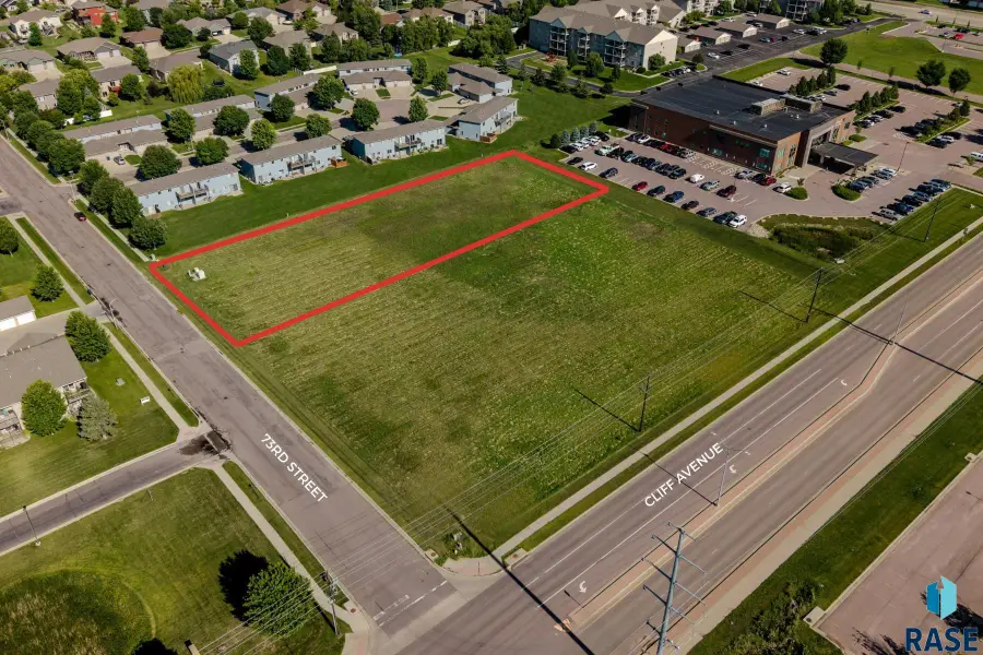 1104 E 73rd St, Sioux Falls, SD 57108 - #3
