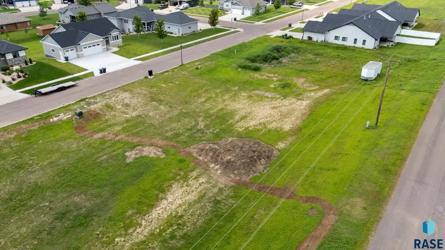 425 W 5th St, Crooks, SD 57020 - #2