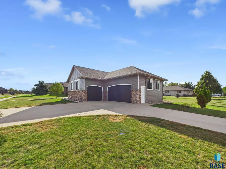 2813 W Stratton St, Sioux Falls, SD 57108 - #3