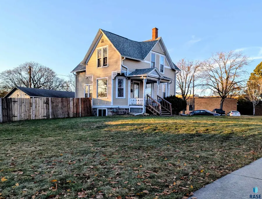 625 N Lincoln St, Canton, SD 57013 - #2