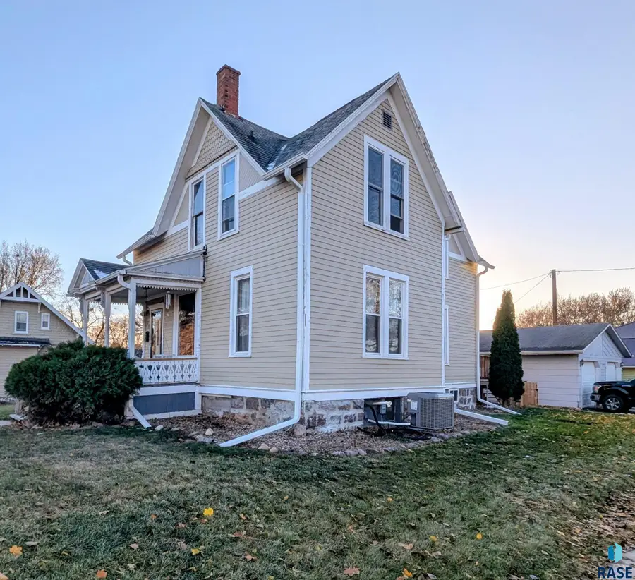 625 N Lincoln St, Canton, SD 57013 - #3