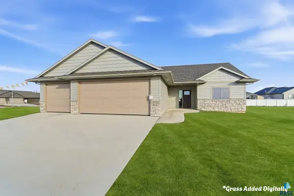812 Almond Ave, Harrisburg, SD 57032