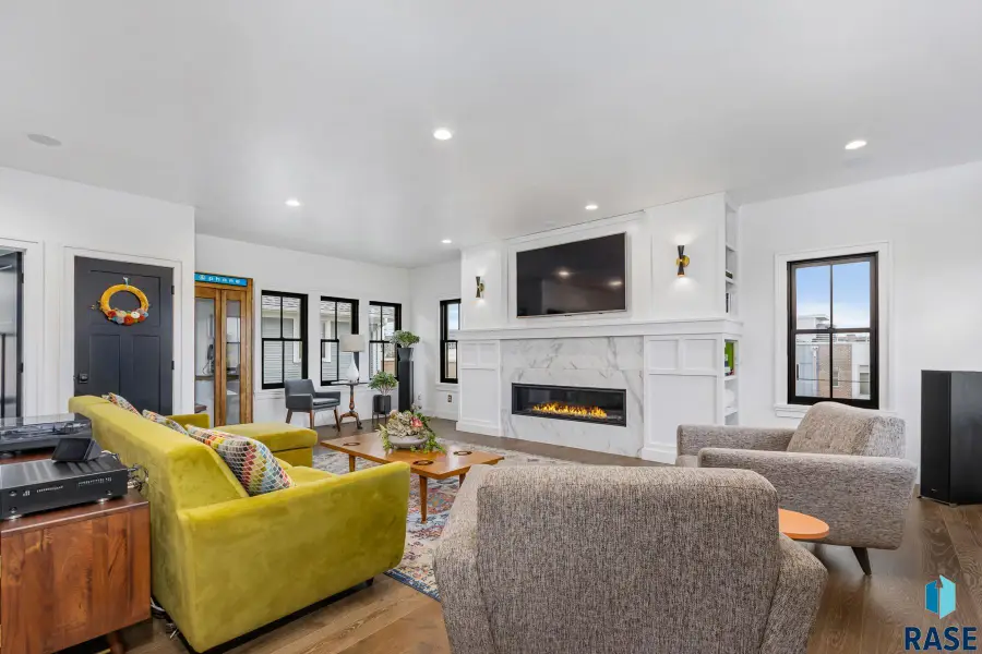 221 E 14th St, Sioux Falls, SD 57104 - #2