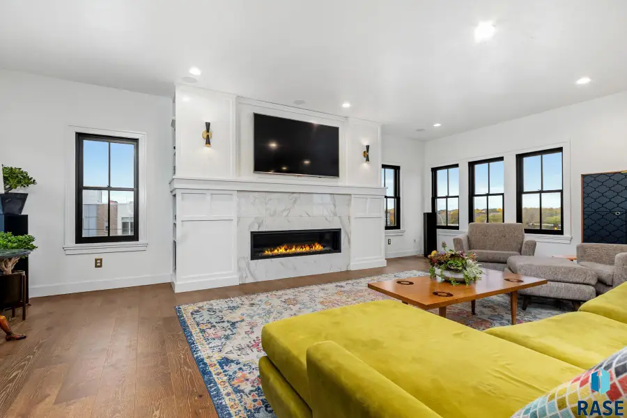 221 E 14th St, Sioux Falls, SD 57104 - #3