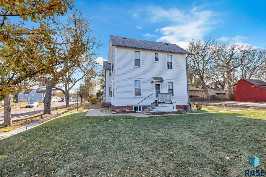 609 S 2nd Ave, Sioux Falls, SD 57104 - #3