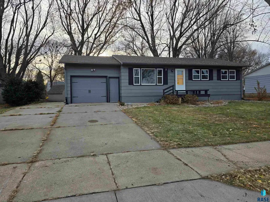 5601 W 45th St, Sioux Falls, SD 57106 - #2