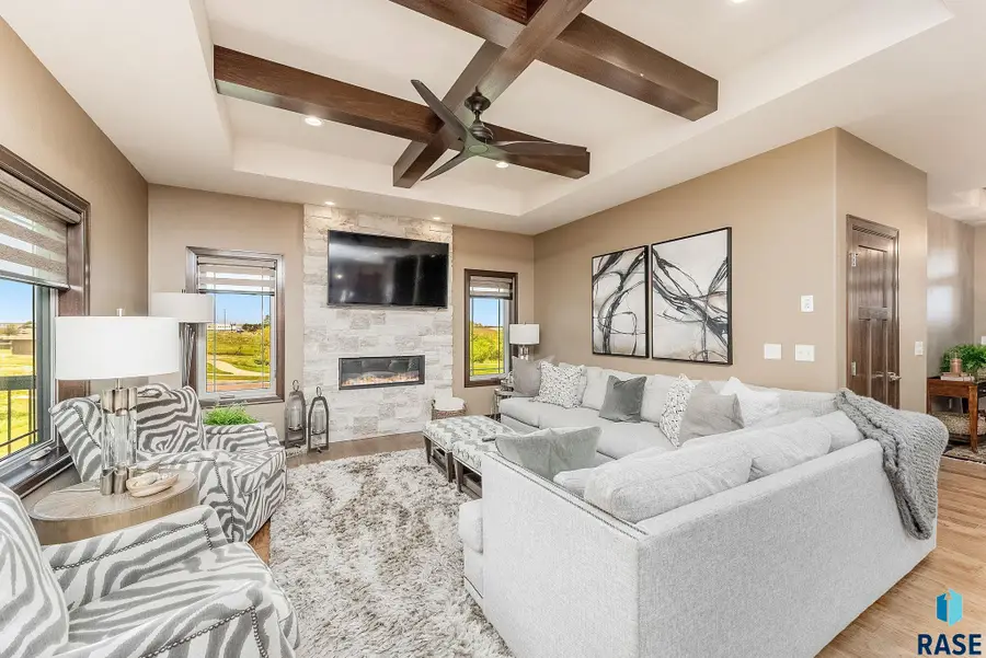 305 S Heritage Rd, Brandon, SD 57005 - #3