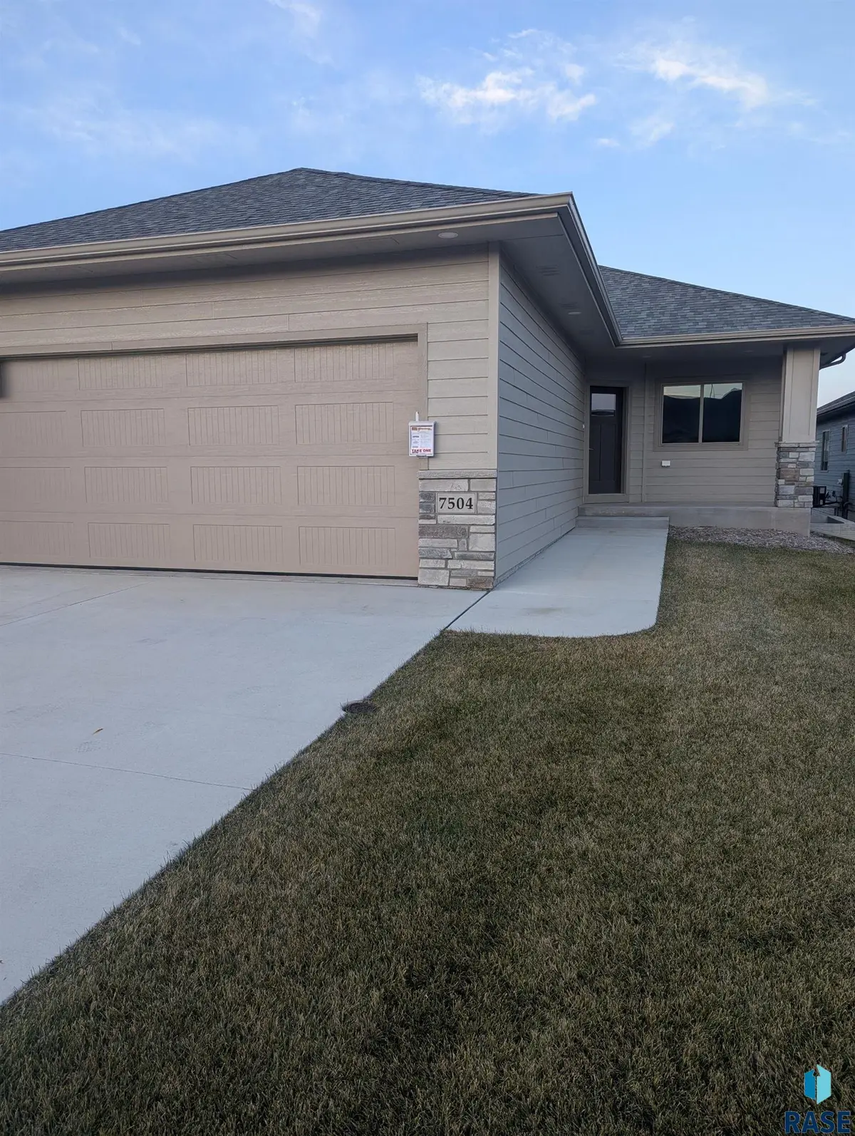 7504 W Flowerfields Pl, Sioux Falls, SD 57106 - #1