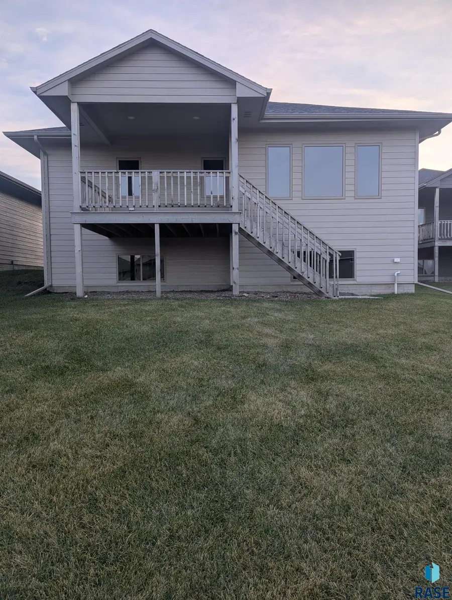7504 W Flowerfields Pl, Sioux Falls, SD 57106 - #3