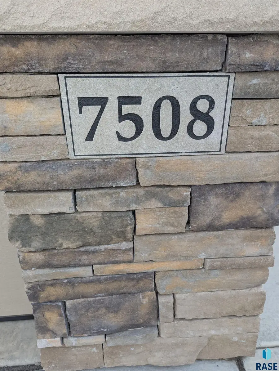 7508 W Flowerfields Pl, Sioux Falls, SD 57106 - #2