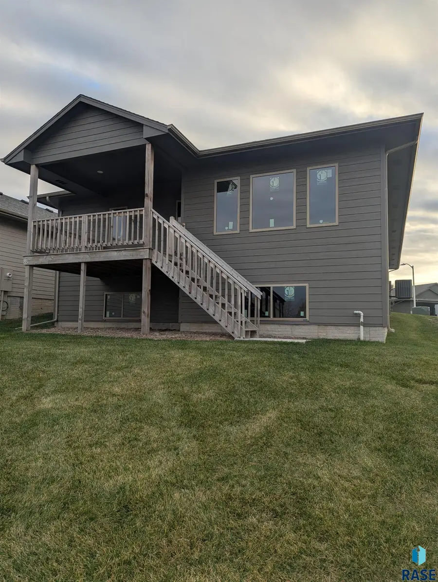 7508 W Flowerfields Pl, Sioux Falls, SD 57106 - #3
