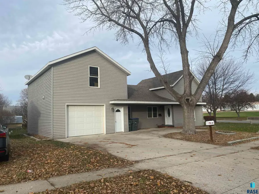 509 Crawford St, Luverne, MN 56156 - #2