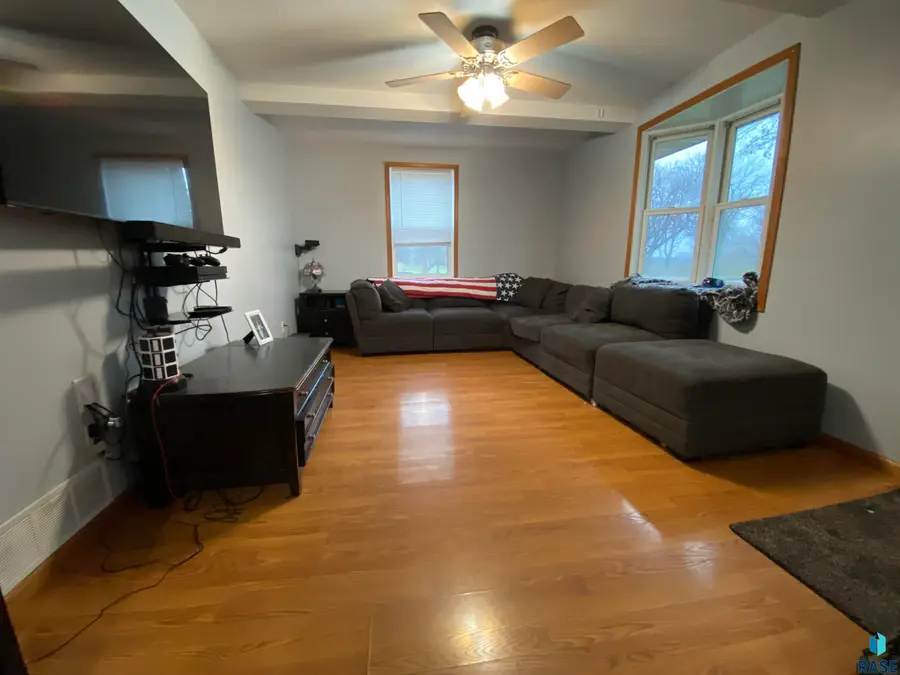 509 Crawford St, Luverne, MN 56156 - #3