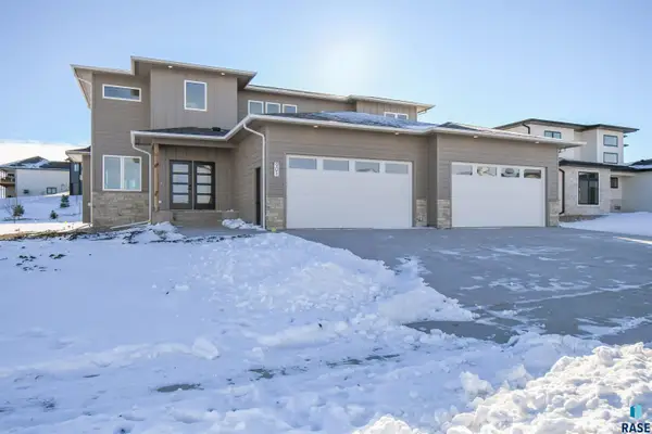 901 N Sylvan Dr, Sioux Falls, SD 57110