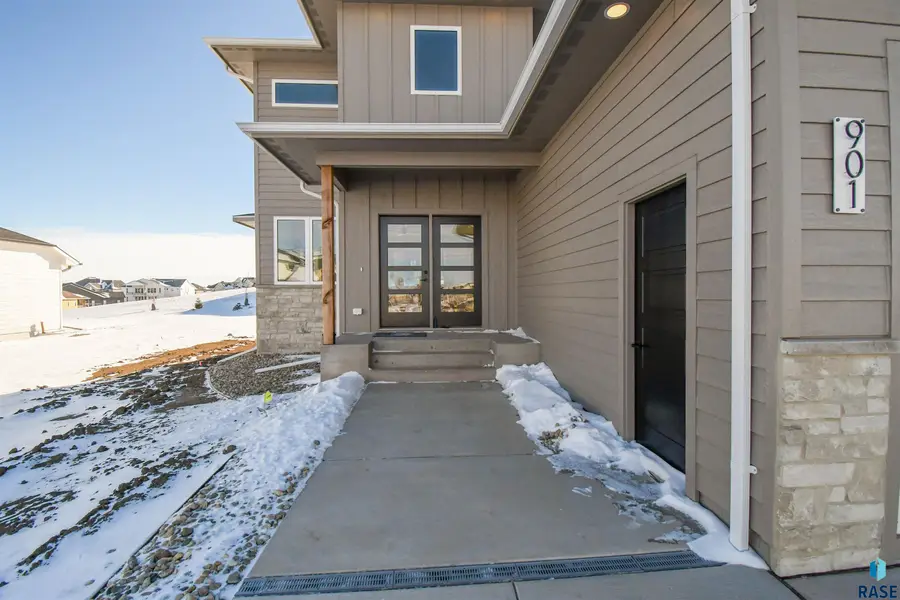 901 N Sylvan Dr, Sioux Falls, SD 57110 - #2