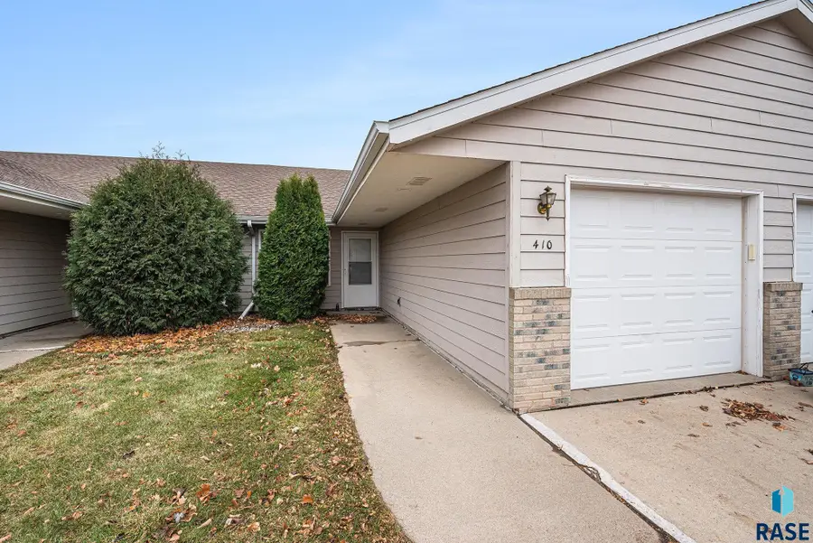 410 N 9th Ave, Brandon, SD 57005 - #2
