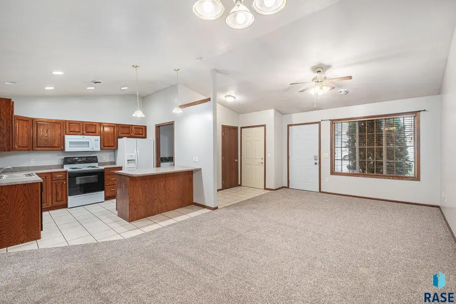 410 N 9th Ave, Brandon, SD 57005 - #3