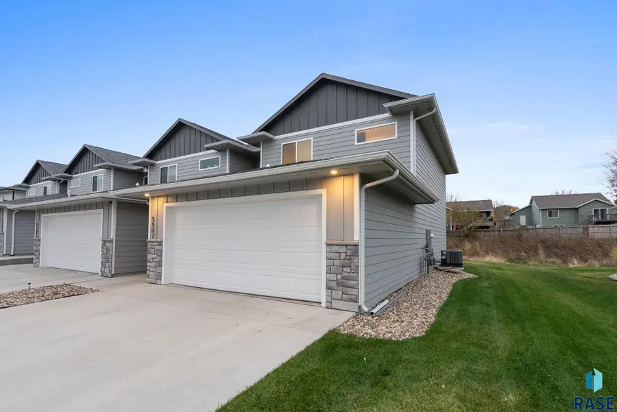 5507 W Liberator Cir, Sioux Falls, SD 57107 - #3