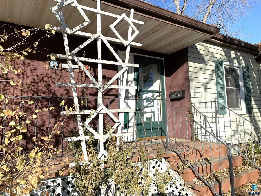 1312 E 11th St, Sioux Falls, SD 57103 - #2