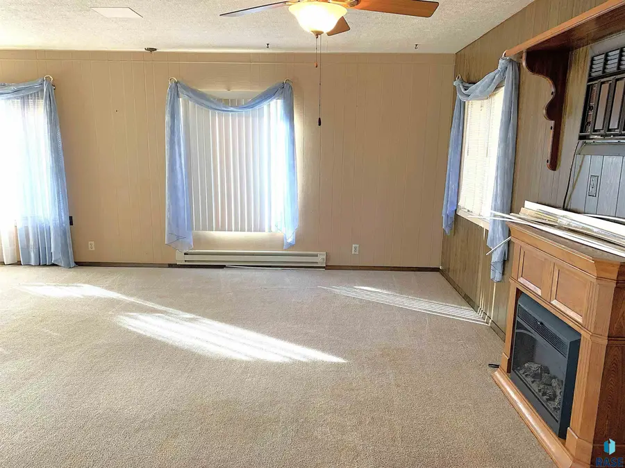 1312 E 11th St, Sioux Falls, SD 57103 - #3