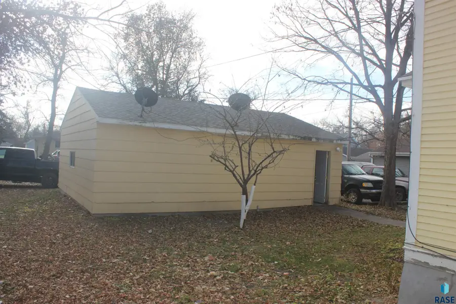 114 SE 8th, Aberdeen, SD 57401 - #3