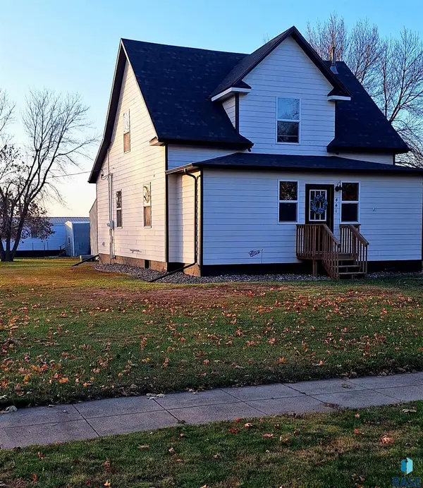 441 N Adams St, Salem, SD 57058