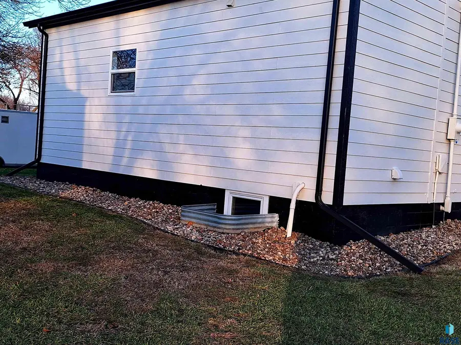 441 N Adams St, Salem, SD 57058 - #2