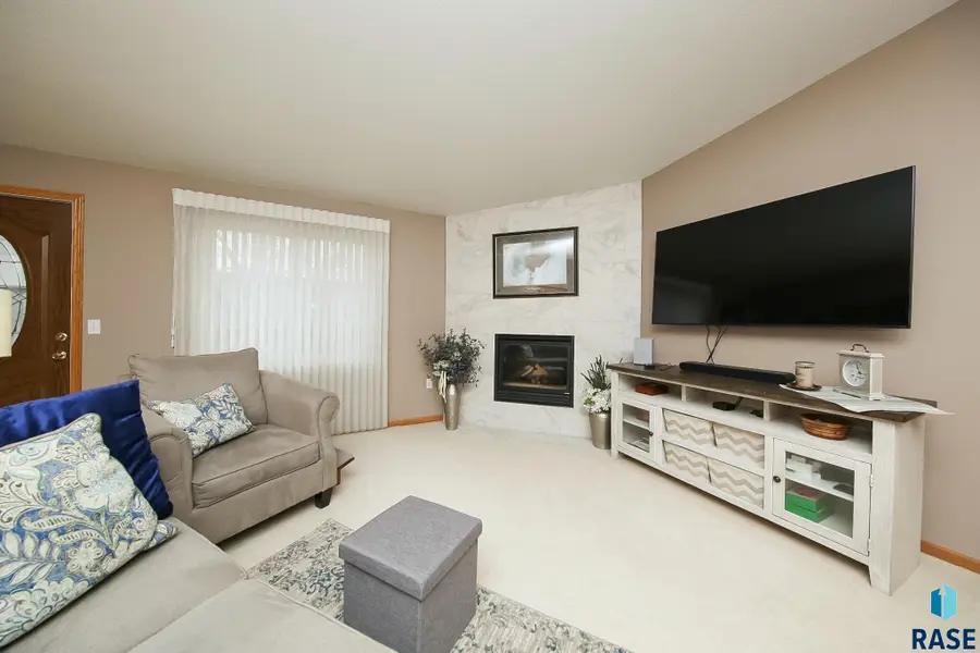 3300 W Miles Pl #201, Sioux Falls, SD 57108 - #3