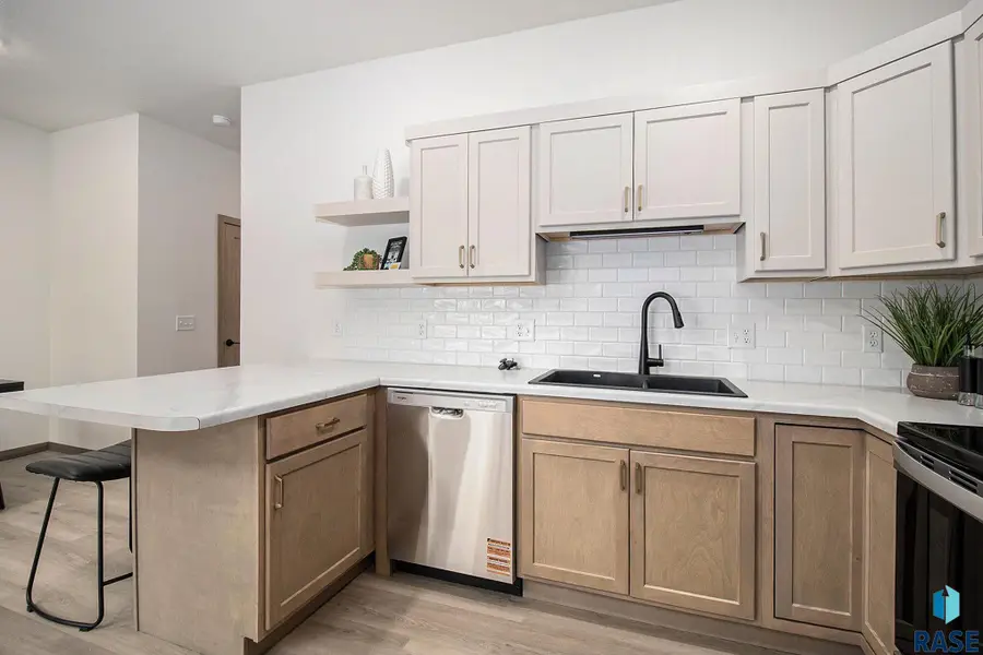 3603 S Broek Dr, Sioux Falls, SD 57106 - #2