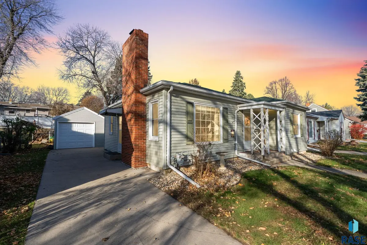 1711 S West Ave, Sioux Falls, SD 57105 - #1