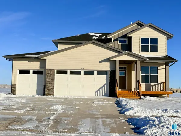 2916 S Copper Creek Ave, Sioux Falls, SD 57110