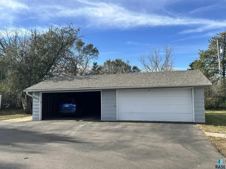 3709 S Cathy Ave, Sioux Falls, SD 57106 - #2