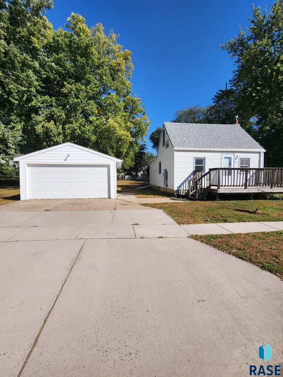 312 S 1st Ave, Brandon, SD 57005 - #2