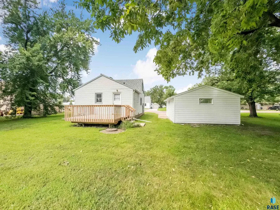 312 S 1st Ave, Brandon, SD 57005 - #3