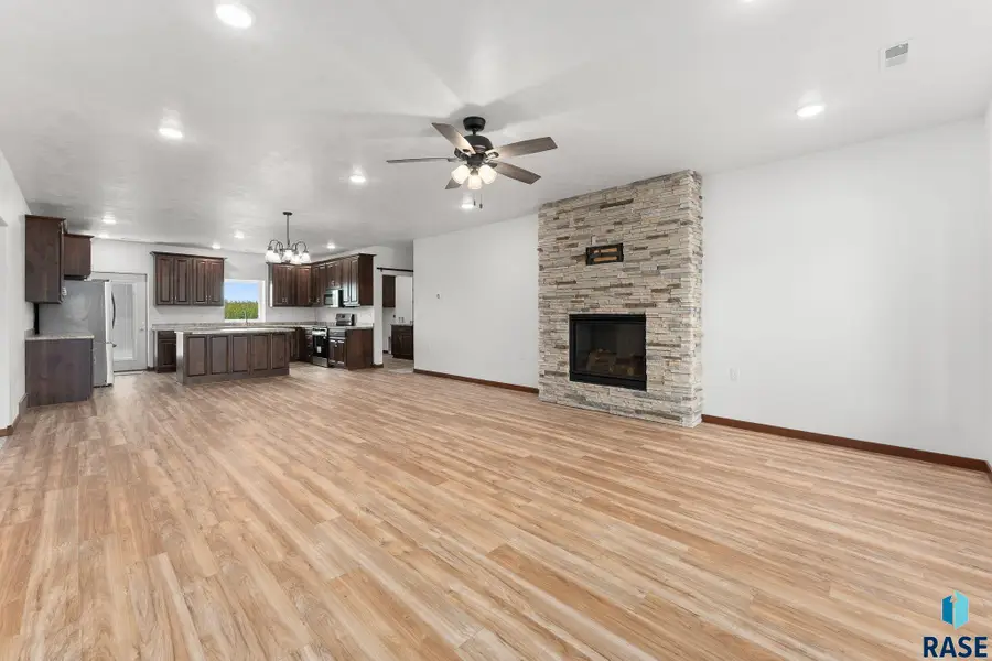 961 Thomas Dr, Centerville, SD 57014 - #2