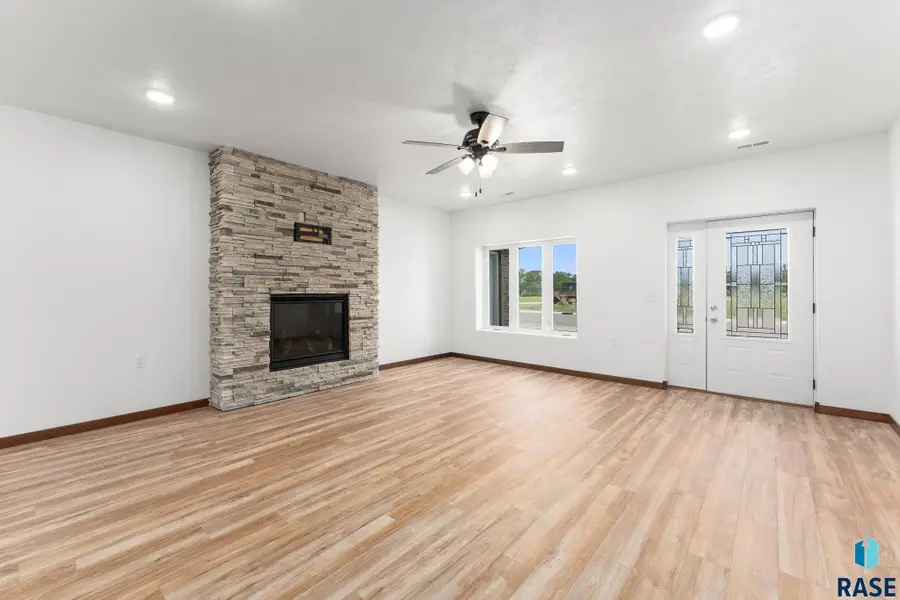 961 Thomas Dr, Centerville, SD 57014 - #3