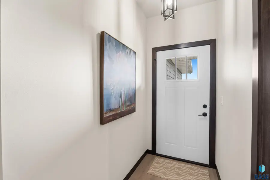 1113 S Foss Ave, Sioux Falls, SD 57110 - #2