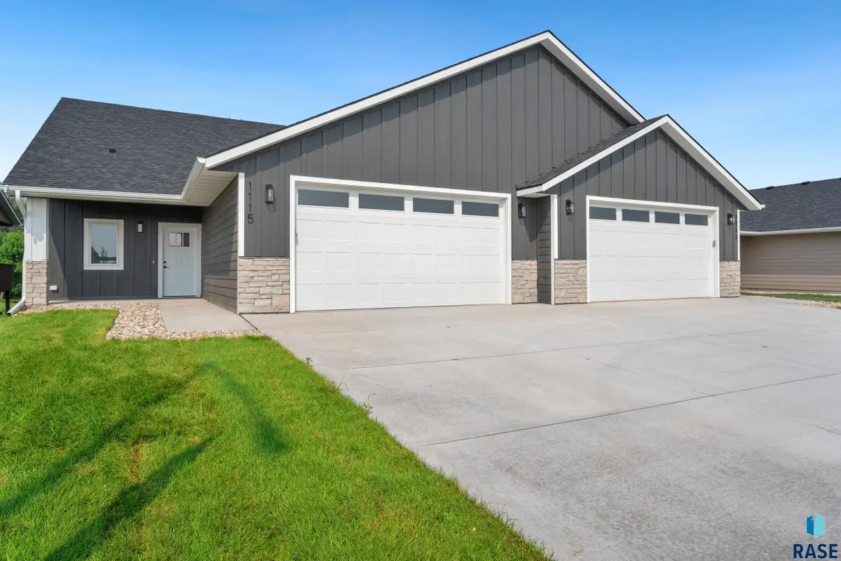 1115 S Foss Ave, Sioux Falls, SD 57110 - #1