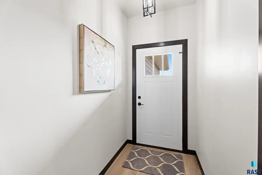 1107 S Foss Ave, Sioux Falls, SD 57110 - #2