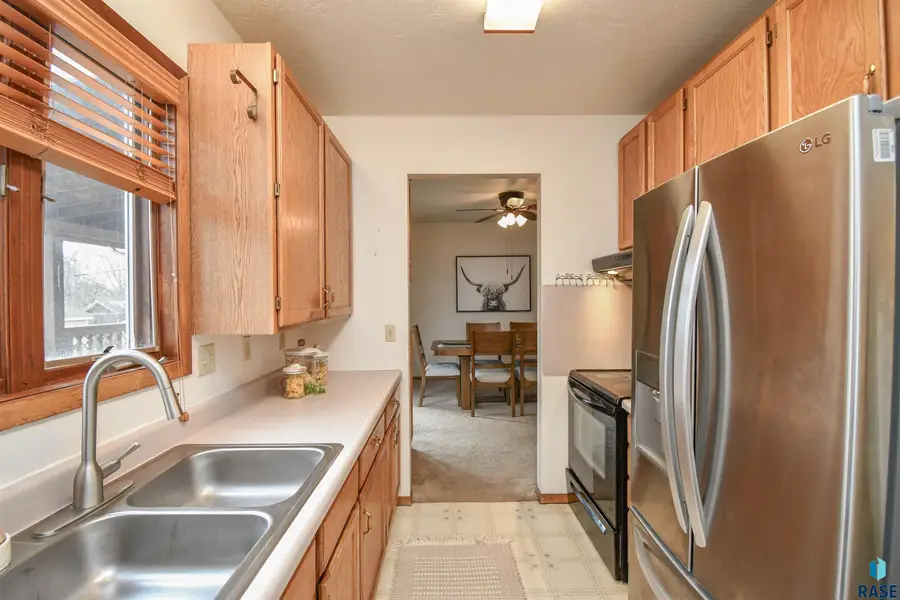 103 W 26th St, Sioux Falls, SD 57105 - #3