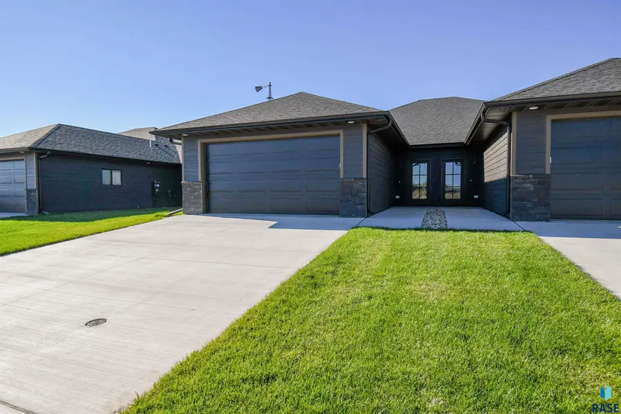 1405 N Alinia Ave, Tea, SD 57064 - #2